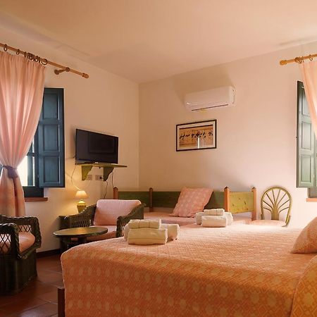Hotel Ristorante Sa Pedrera Càbras 外观 照片